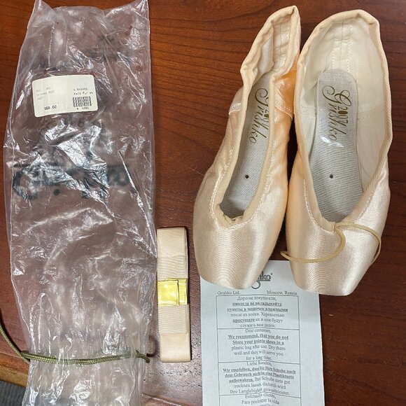 Grishko Pointe Shoes, Ballet Slippers, size 4 1/2  XXX  SS - Picture 1 of 6